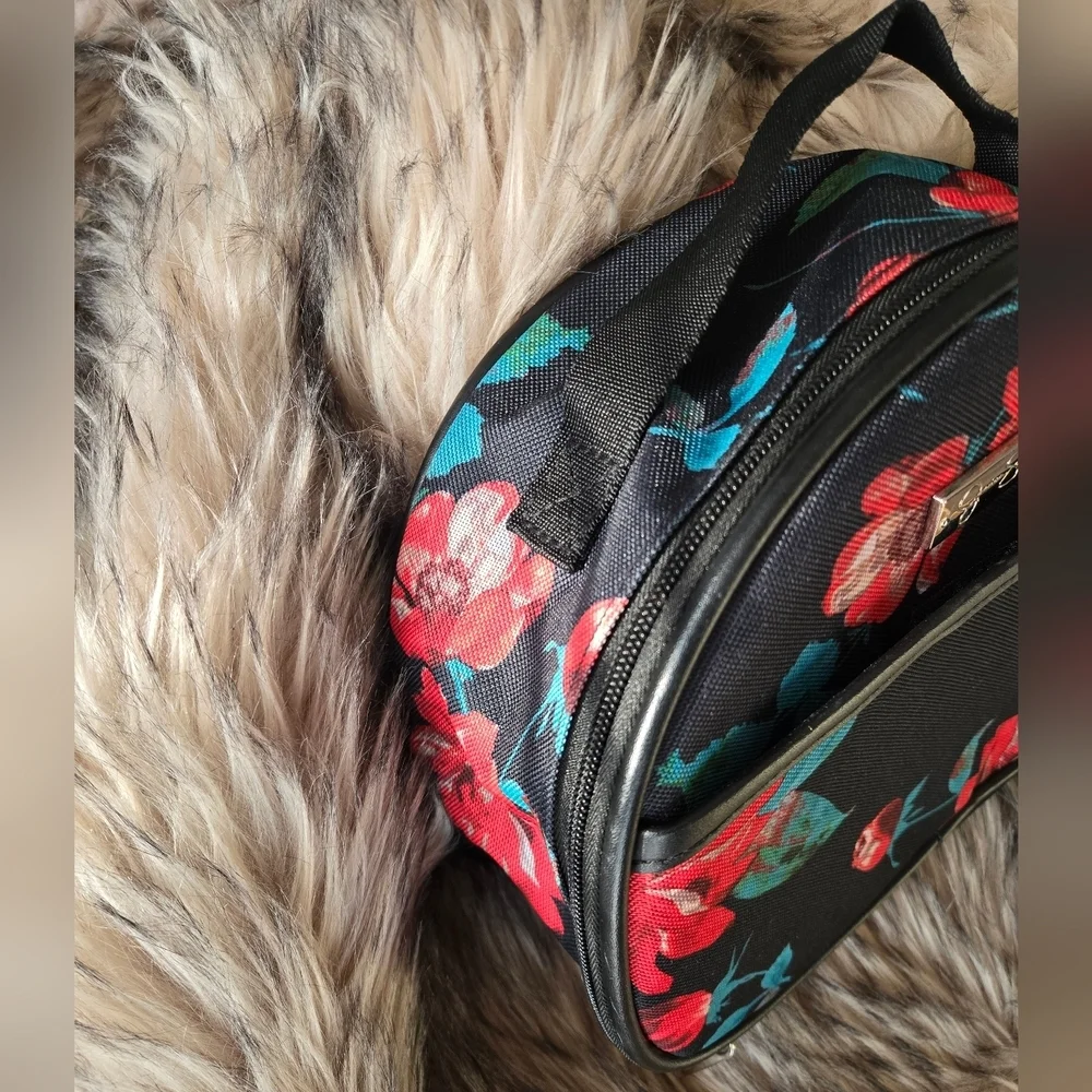 Jessica Simpson cosmetic case